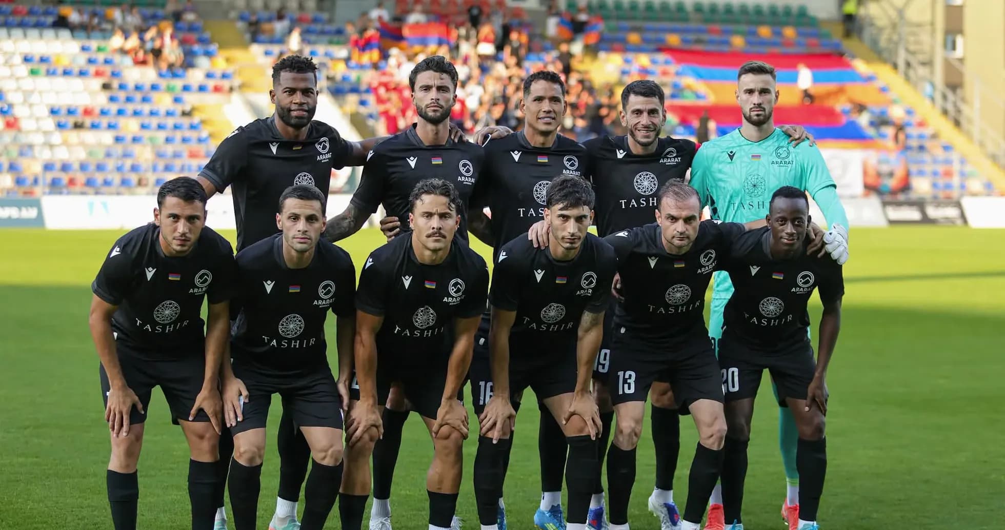 Equipo de Ararat-Armenia en el campo