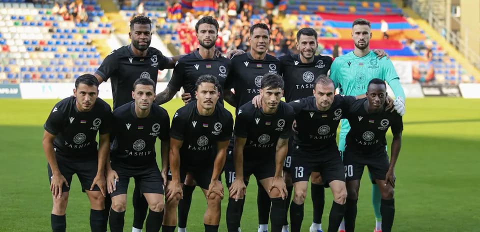Equipo de Ararat-Armenia en el campo