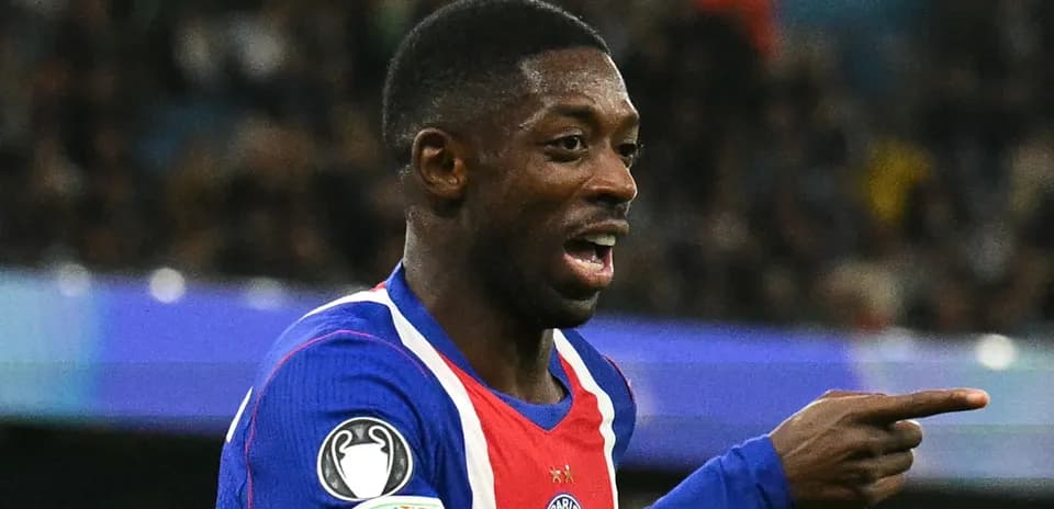 Jugador de PSG señalando durante un partido