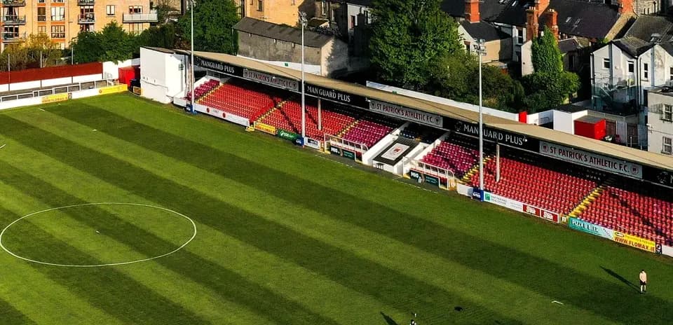Vista del campo de juego de St Patrick's Athletic