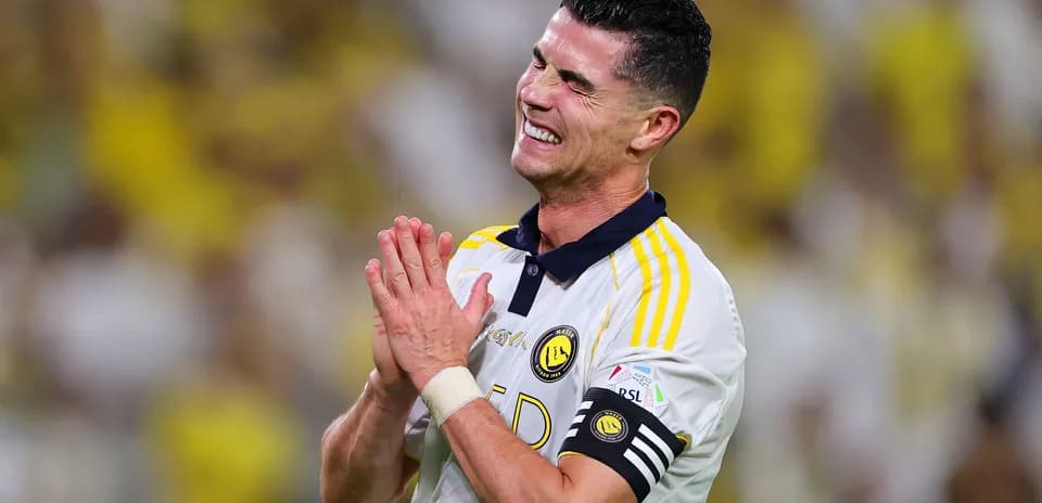 Jugador de Al Nassr en acción durante el partido