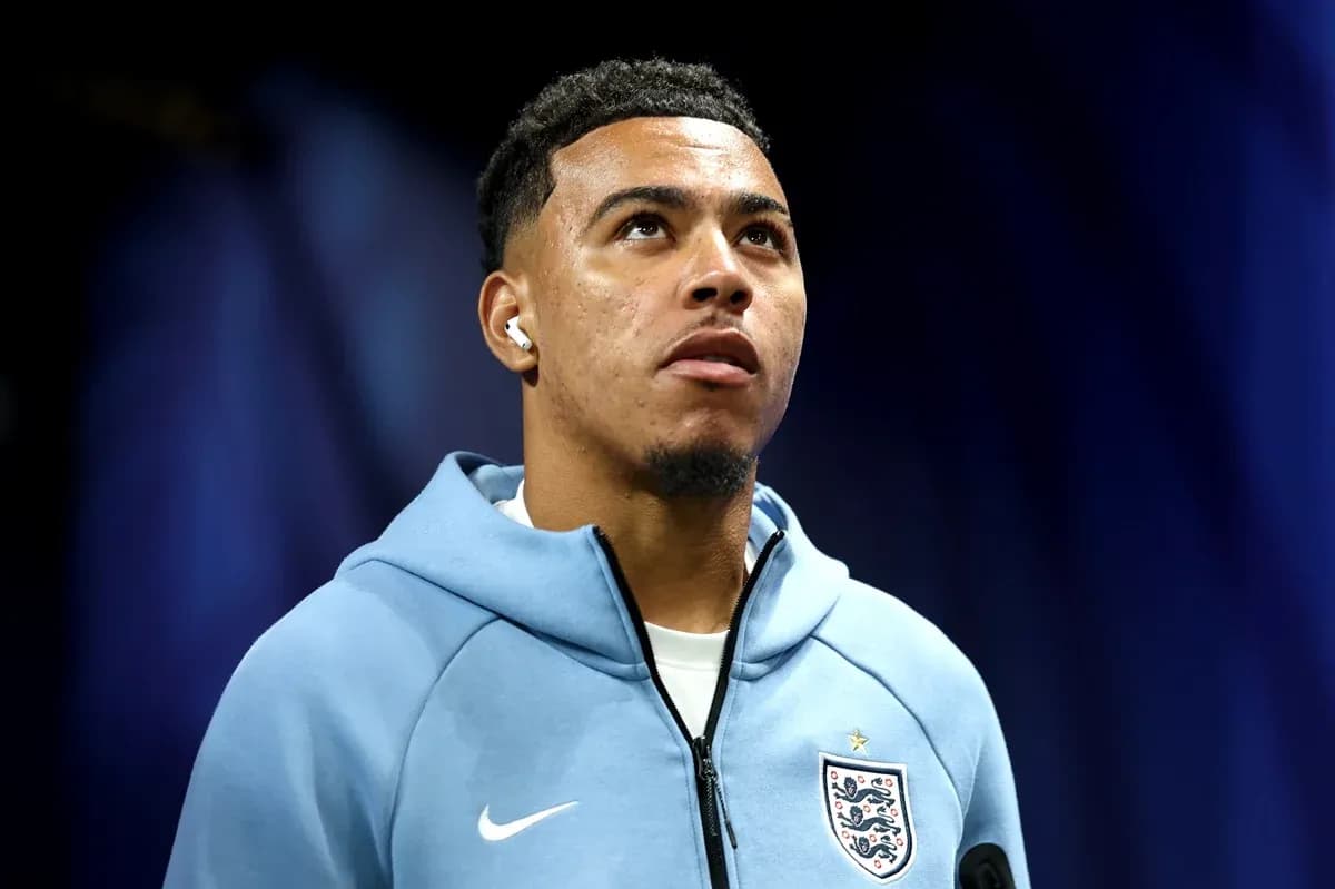 Jugador de Inglaterra mirando hacia arriba en conferencia