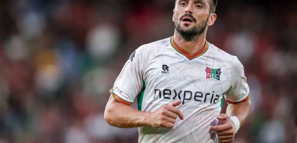 Jugador de NEC Nijmegen durante un partido