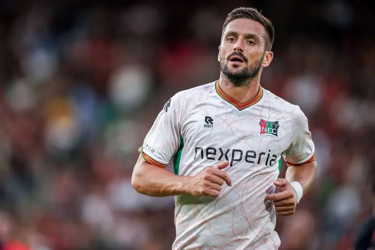 Jugador de NEC Nijmegen durante un partido