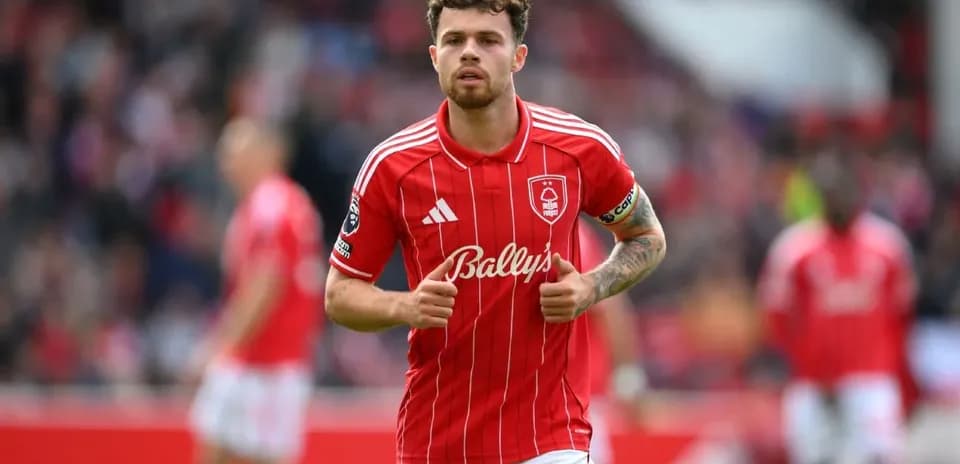 Jugador de Nottingham Forest en acción durante el partido