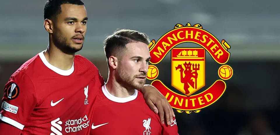Dos jugadores de Liverpool en camiseta roja