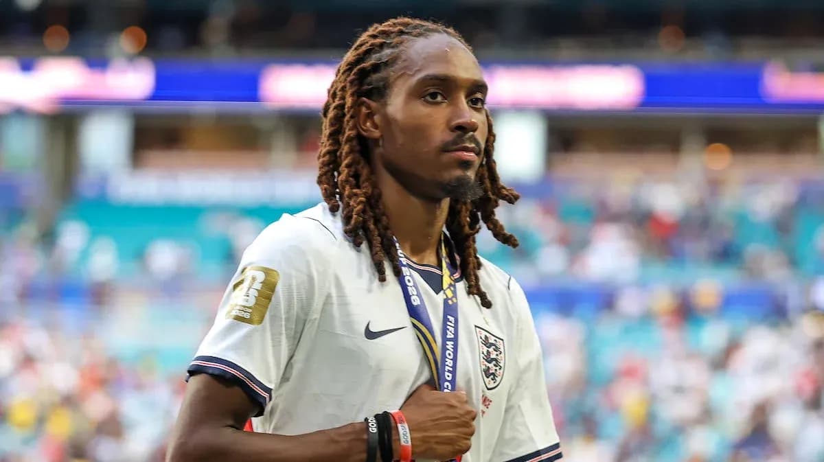 Jugador de Inglaterra caminando tras el partido