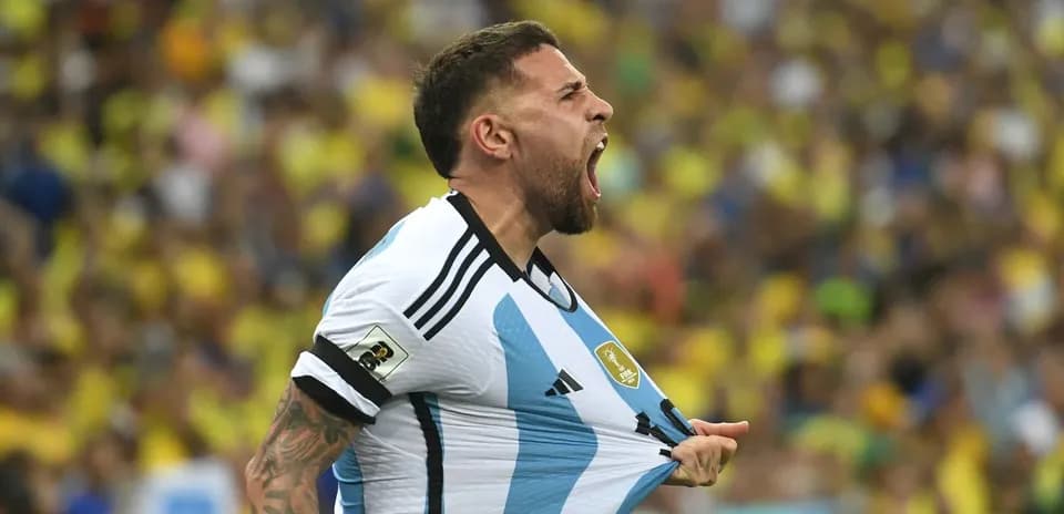 Jugador de Argentina celebrando en el campo de juego