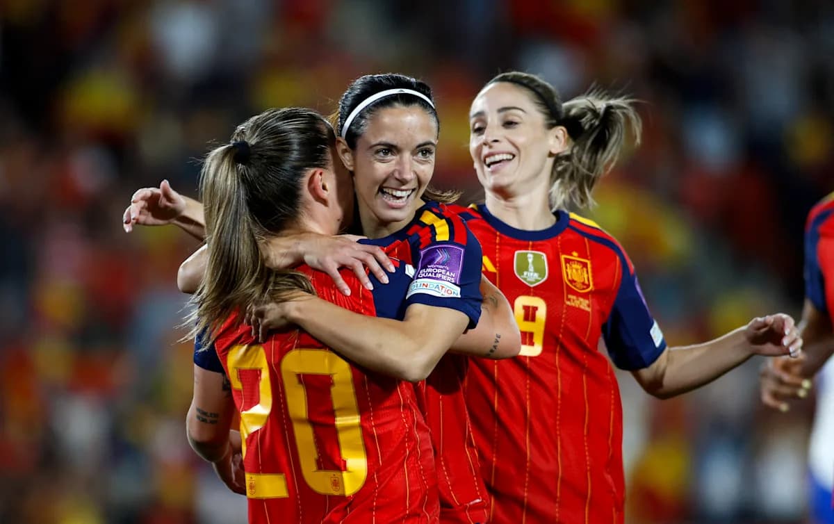 Jugadoras de España celebrando un gol durante el partido