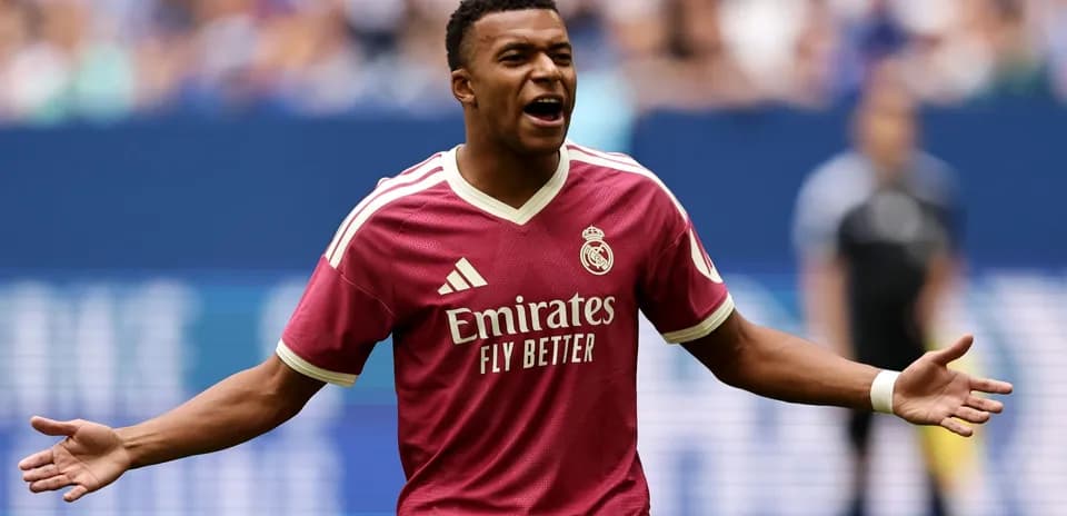 Jugador de Real Madrid reclamando durante el partido
