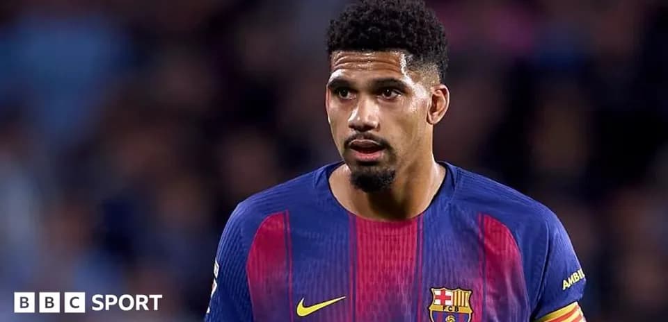 Jugador de Barcelona en acción durante el partido