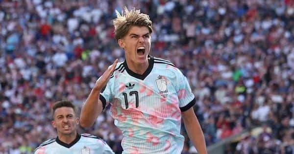 Jugador celebrando un gol en partido de fútbol