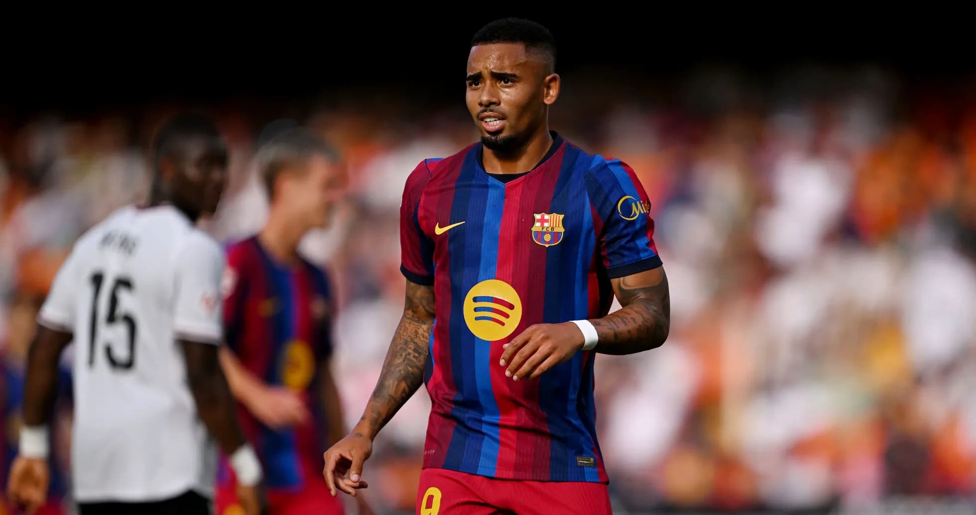 Jugador de Barcelona en acción durante un partido