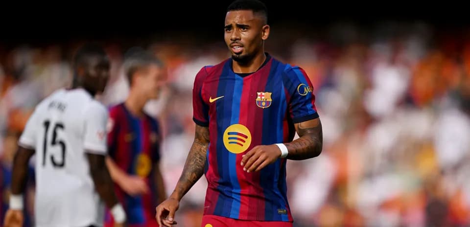Jugador de Barcelona en acción durante un partido