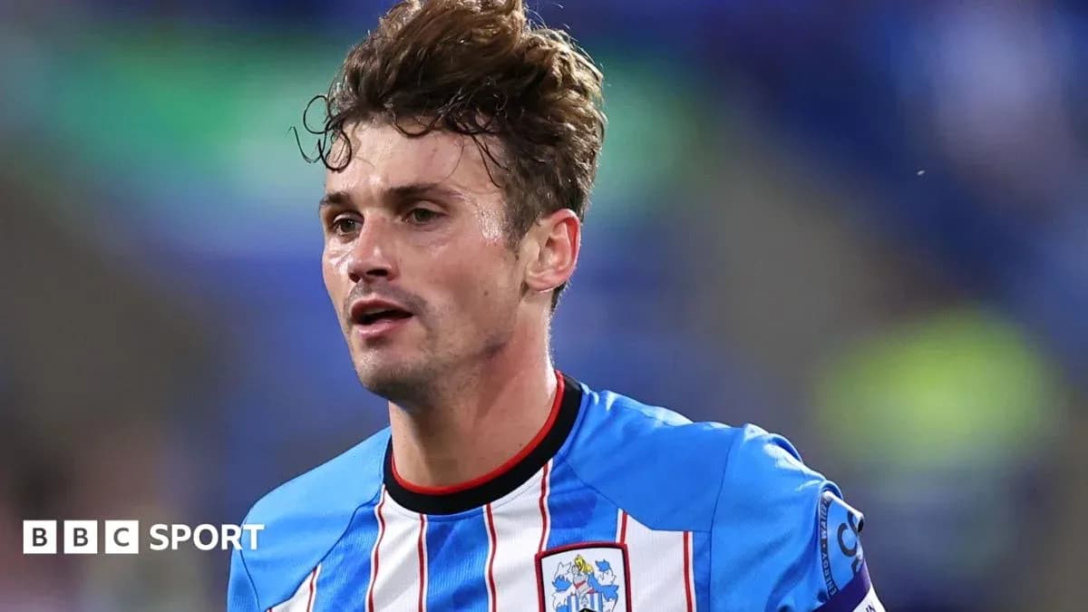 Jugador de Huddersfield Town en el campo