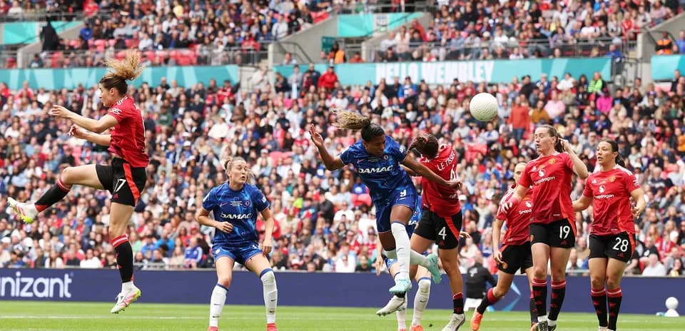 Acción durante el partido Chelsea contra Manchester United