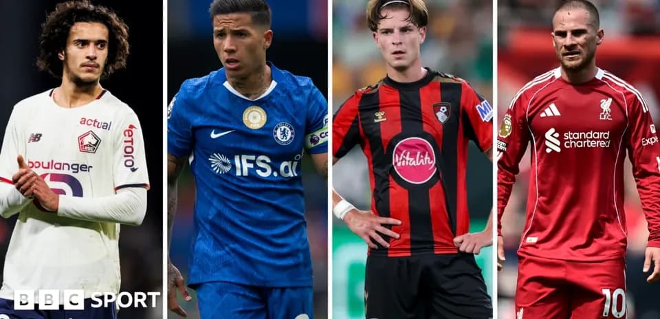 Cuatro futbolistas en sus respectivas camisetas de club