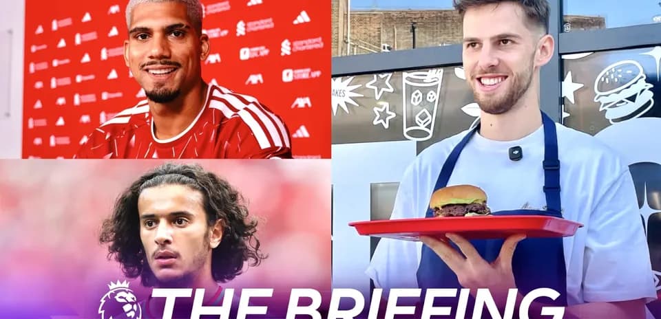 Tres jugadores de fútbol en diferentes actividades