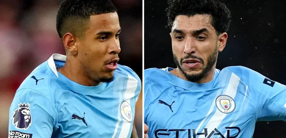 Dos jugadores de Manchester City en acción