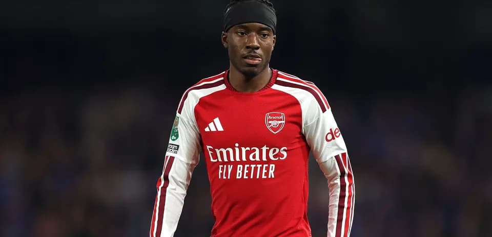 Jugador de Arsenal en acción durante el partido