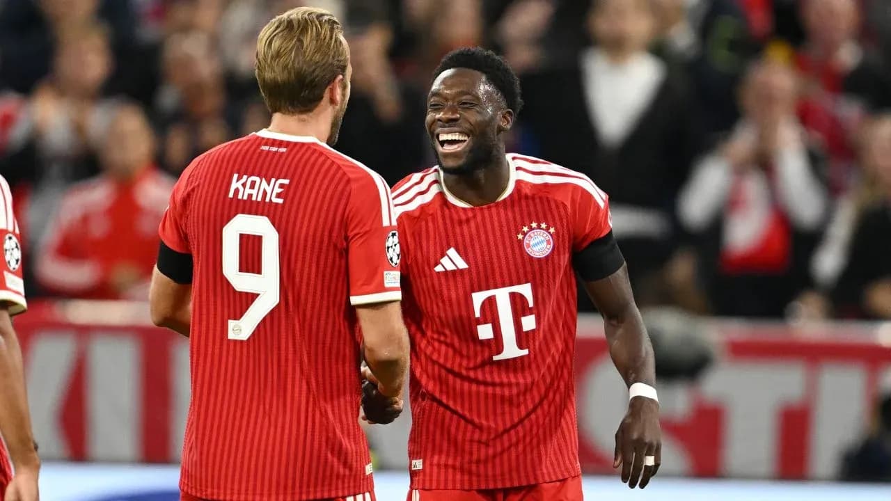 Jugadores de Bayern Múnich celebrando en el campo
