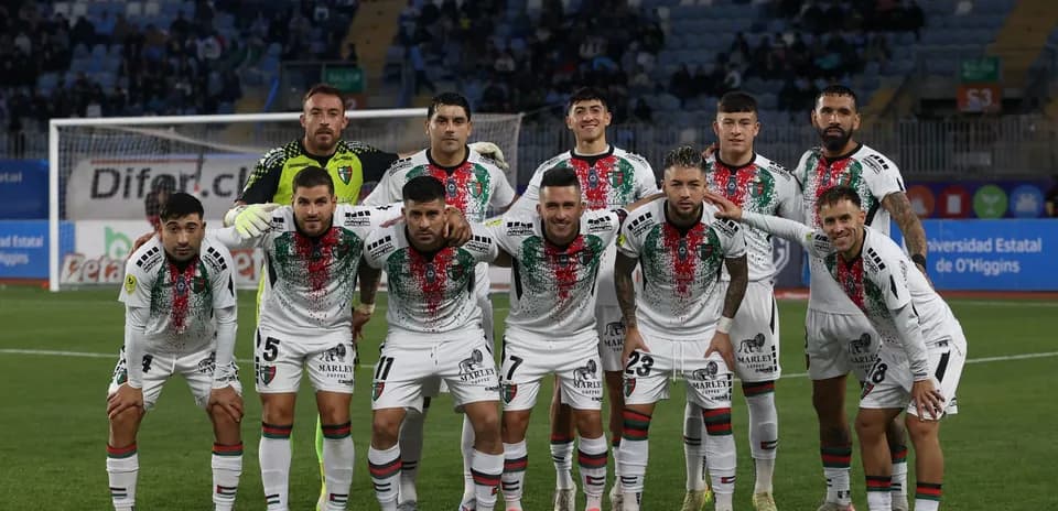 Equipo de Palestino posando para la foto oficial