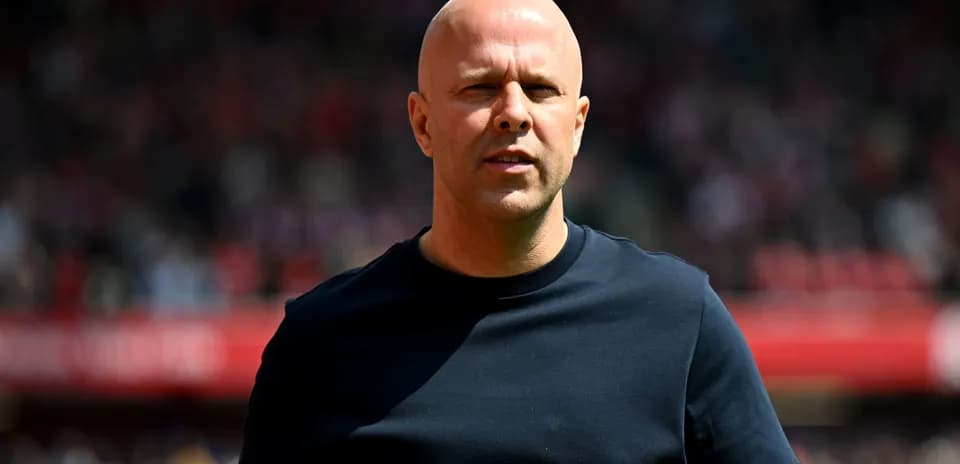 Entrenador en el campo durante un partido