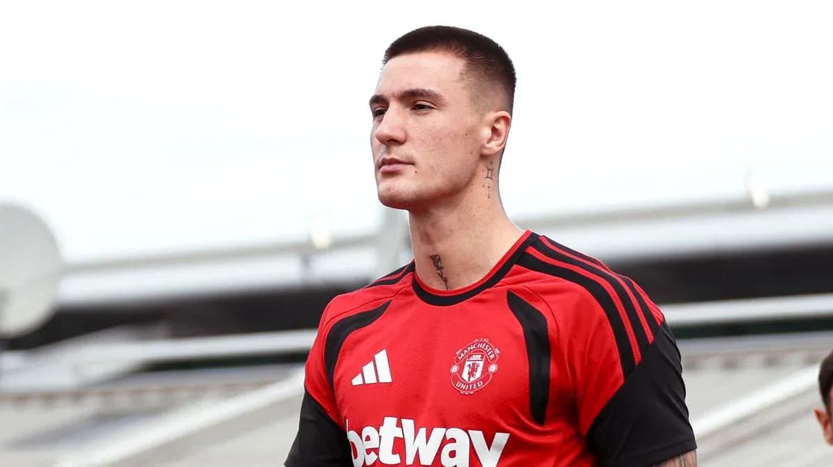 Jugador de Manchester United en camiseta roja