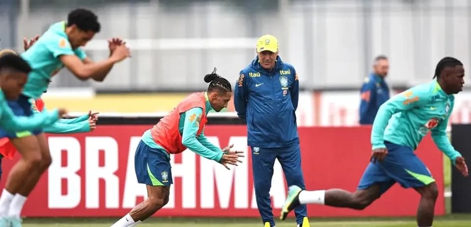 Jugadores de Brasil entrenando para el Mundial