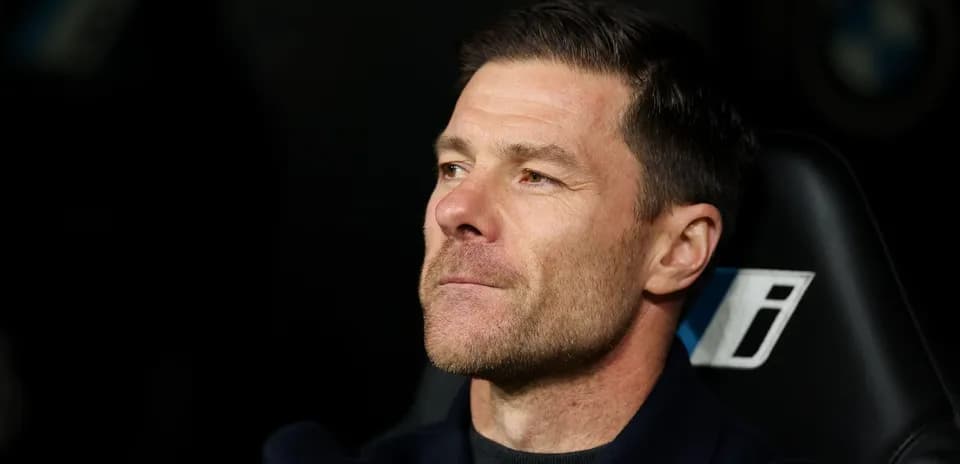 Entrenador en el banquillo durante el partido