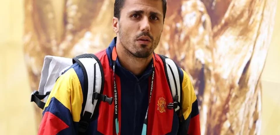 Jugador con chaqueta de España en evento deportivo
