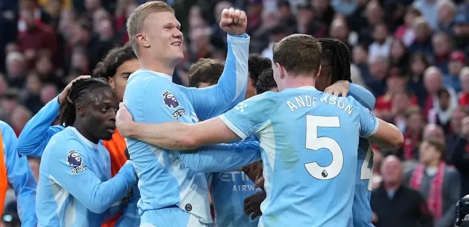 Jugadores de Manchester City celebrando un gol