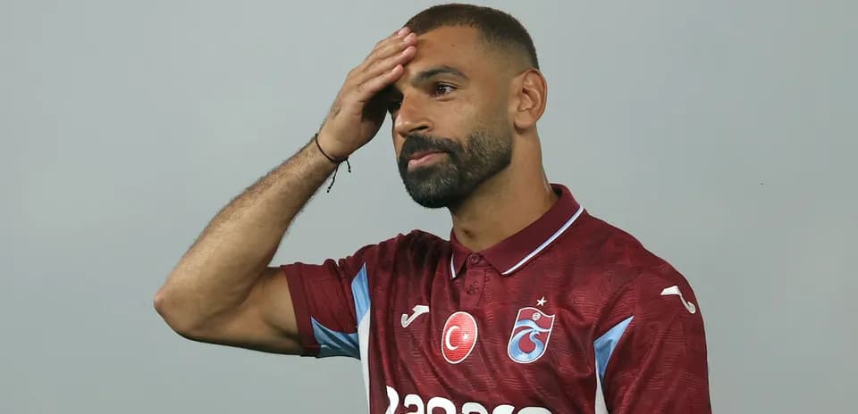 Jugador de fútbol con camiseta de Trabzonspor