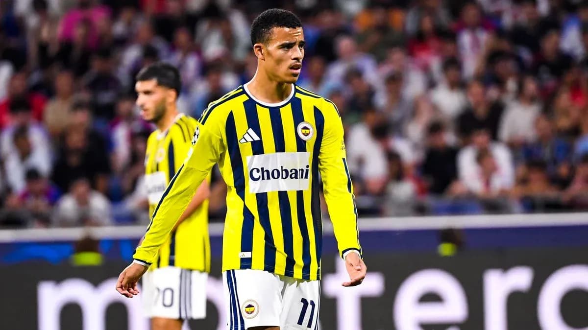 Jugador de Fenerbahçe en acción durante el partido
