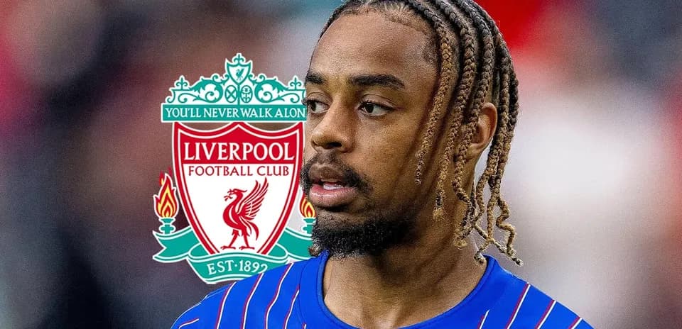 Jugador con camiseta de Liverpool en primer plano