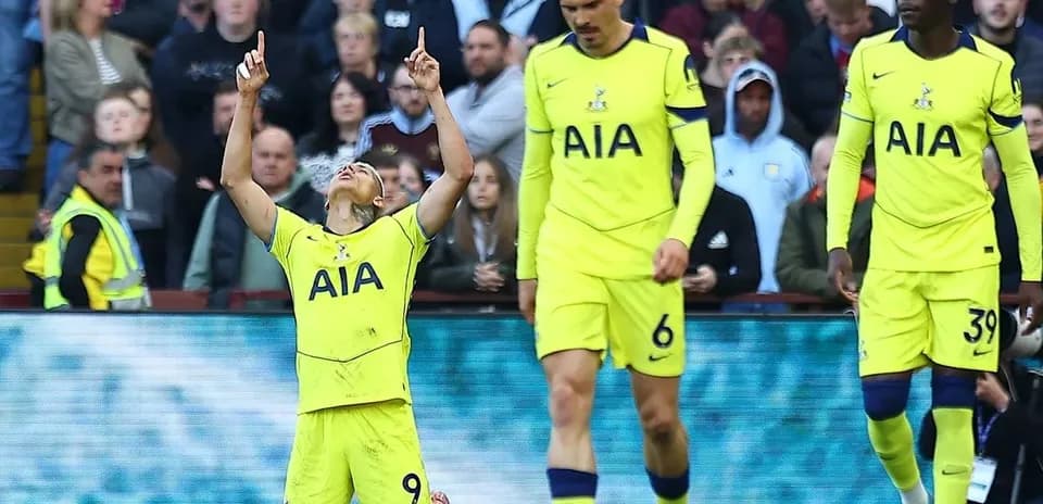 Jugadores de Tottenham en celebración durante el partido