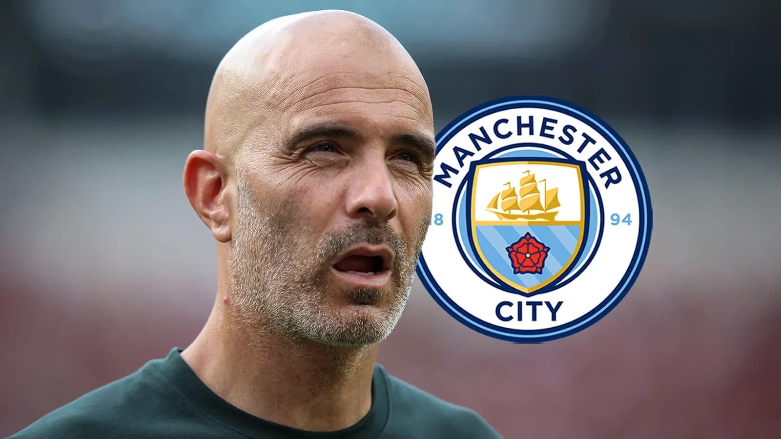 Entrenador de Manchester City con logo del club