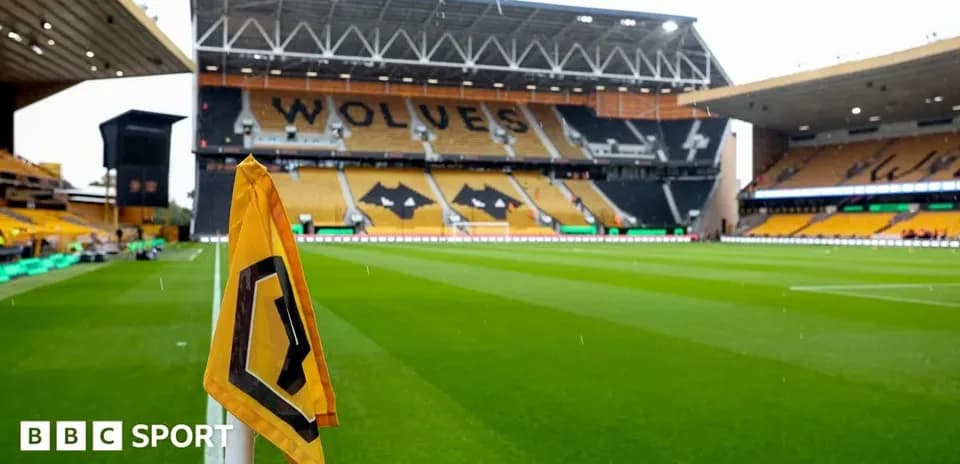 Esquina del campo en el estadio de los Wolves