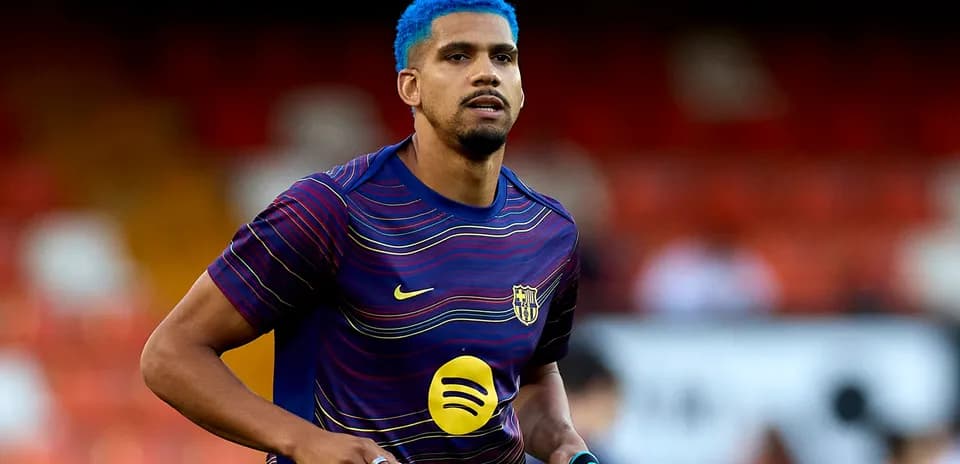 Jugador de FC Barcelona calentando antes del partido