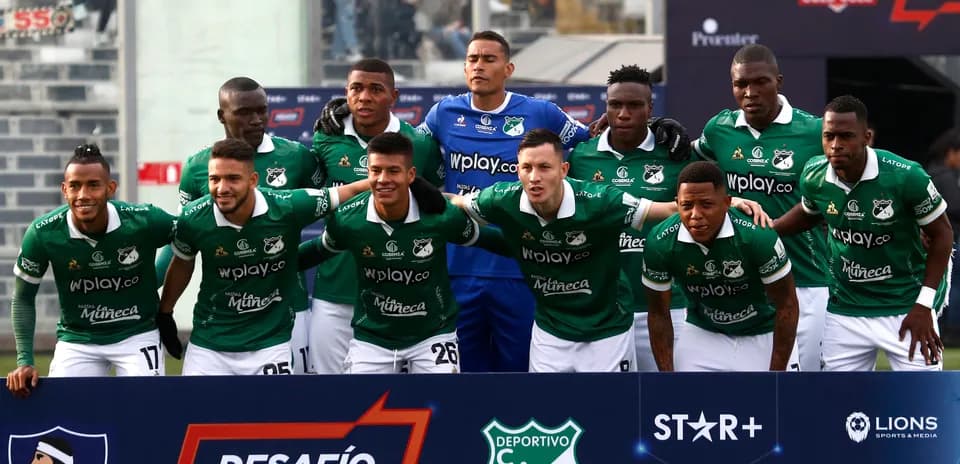 Equipo de Deportivo Cali posando para foto oficial