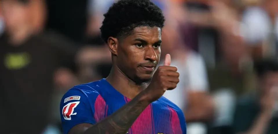 Jugador de Barcelona haciendo un gesto de aprobación