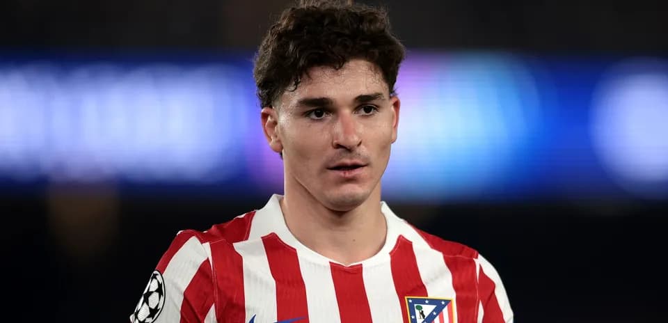 Jugador de Atlético de Madrid en uniforme de partido