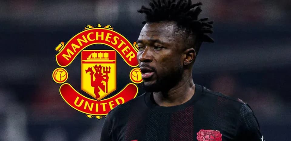 Jugador de fútbol con logo de Manchester United de fondo