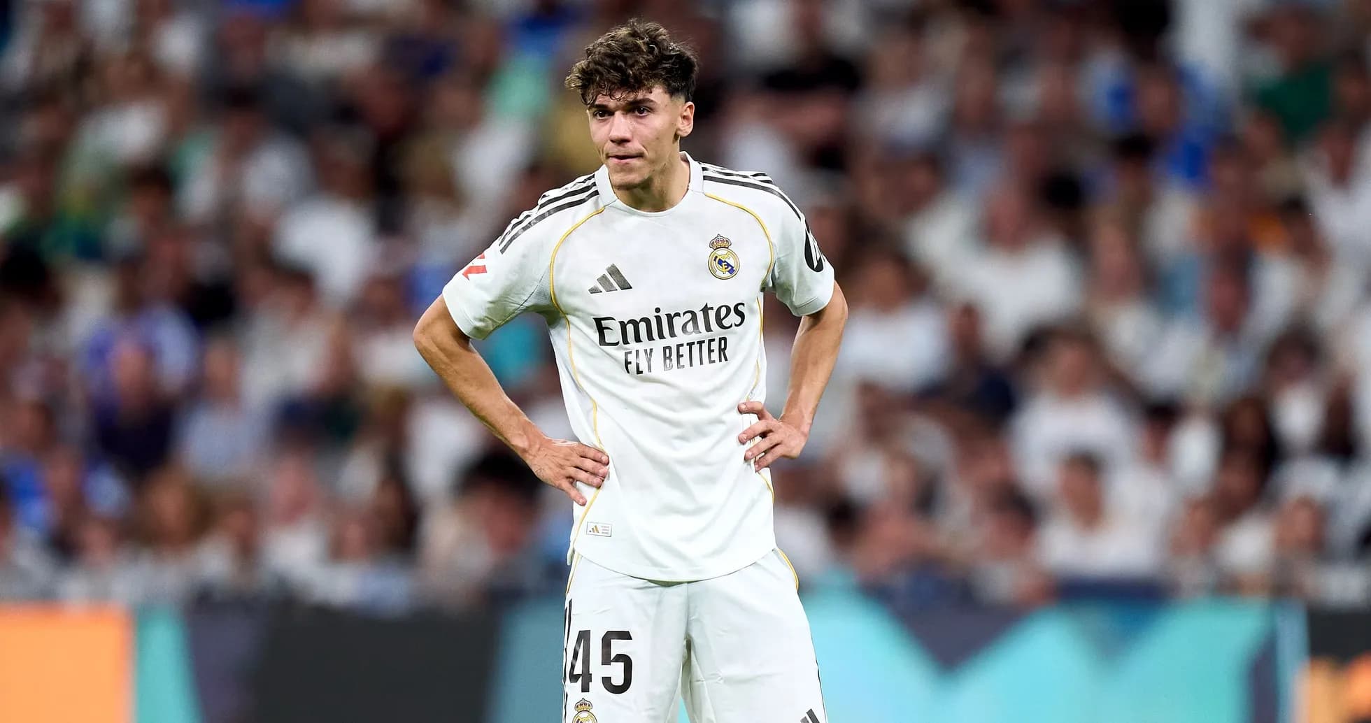 Jugador de Real Madrid en el campo durante partido