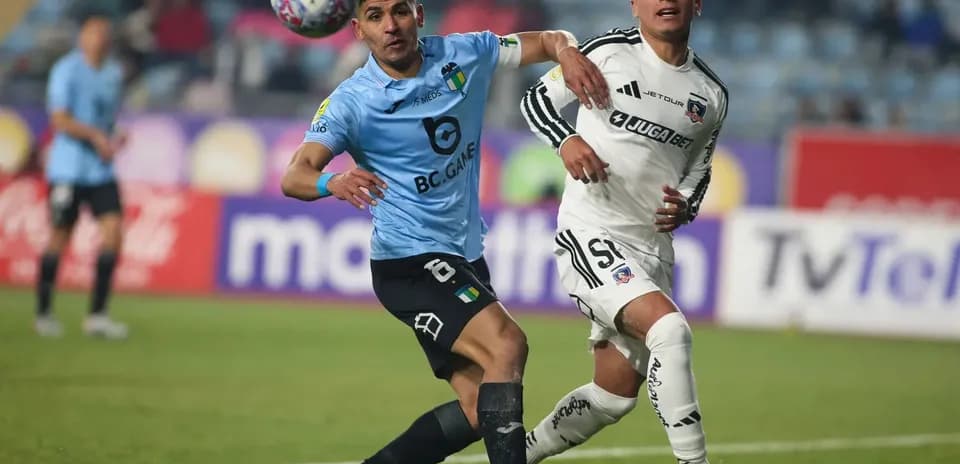 Jugadores de Colo Colo y O'Higgins en acción