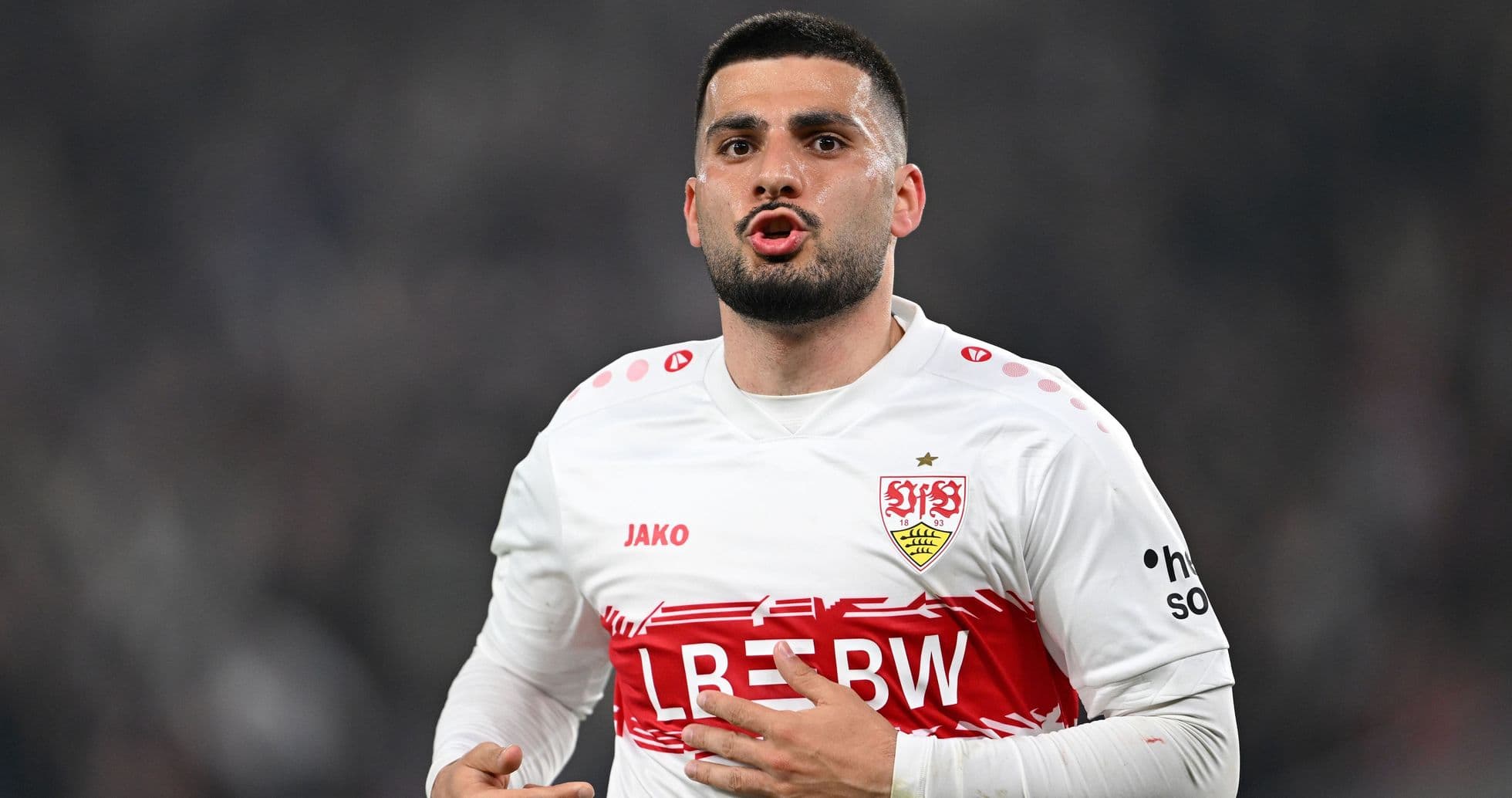 Jugador de Stuttgart celebrando durante un partido