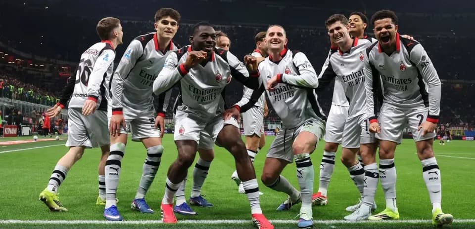 Jugadores de AC Milan celebrando un gol