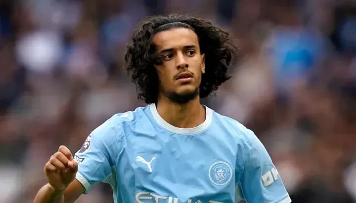 Jugador de Manchester City en el campo durante partido
