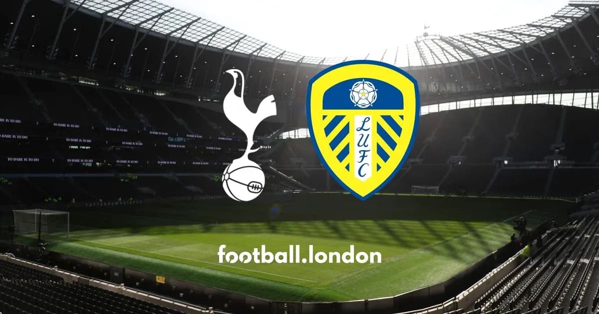 Estadio vacío con logos de Tottenham y Leeds