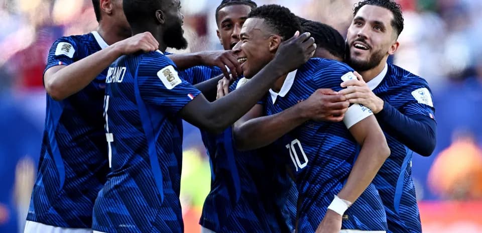 Jugadores de Francia celebrando un gol